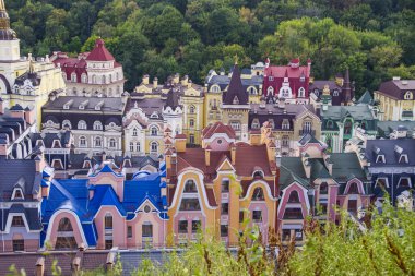 Kiev 'deki küçük renkli binalar yazın Ukrayna' da alındı