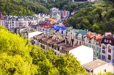 Kiev 'deki küçük renkli binalar yazın Ukrayna' da alındı