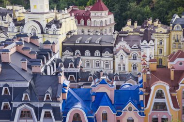 Kiev 'deki küçük renkli binalar yazın Ukrayna' da alındı