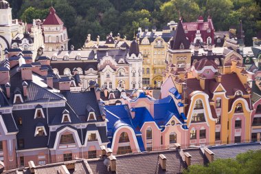 Kiev 'deki küçük renkli binalar yazın Ukrayna' da alındı