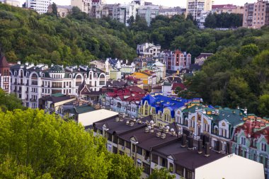 Kiev 'deki küçük renkli binalar yazın Ukrayna' da alındı