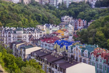 Kiev 'deki küçük renkli binalar yazın Ukrayna' da alındı