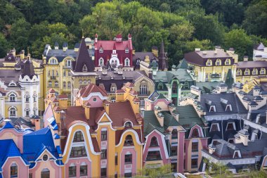 Kiev 'deki küçük renkli binalar yazın Ukrayna' da alındı