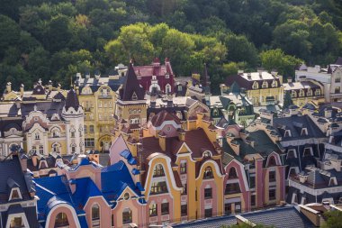 Kiev 'deki küçük renkli binalar yazın Ukrayna' da alındı