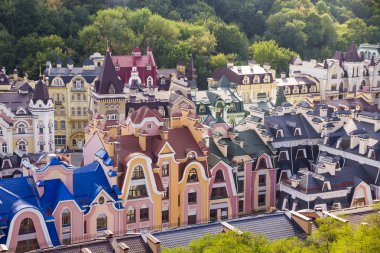 Kiev 'deki küçük renkli binalar yazın Ukrayna' da alındı