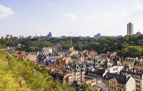 Pequeños edificios de colores en Kiev tomadas en Ucrania en verano —  Fotos de Stock