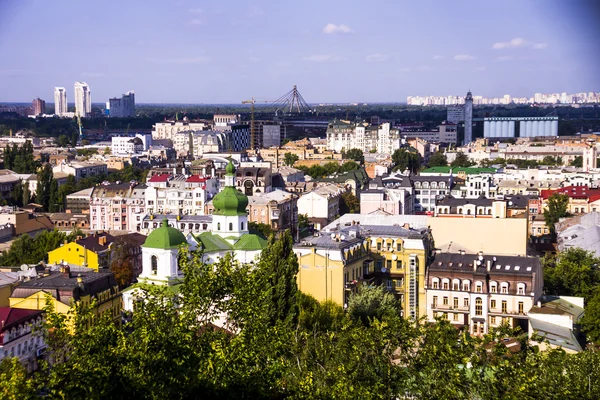Petits bâtiments colorés à Kiev prises en Ukraine en été — Photo
