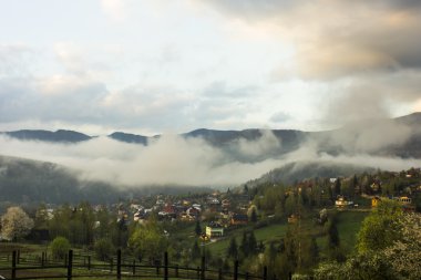 Ukrayna Karpat Dağları'nın sonbahar görünümü,