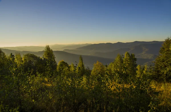 Vista Outono das montanhas dos Cárpatos ucranianos , — Fotografia de Stock