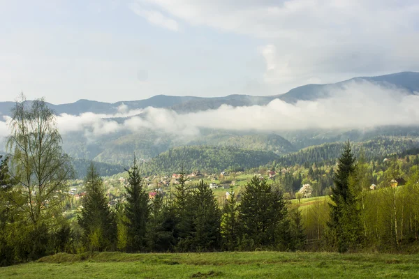 Herbst Blick auf die ukrainischen Karpaten, — Stockfoto