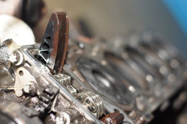 4 silindirli benzin motorunu aç