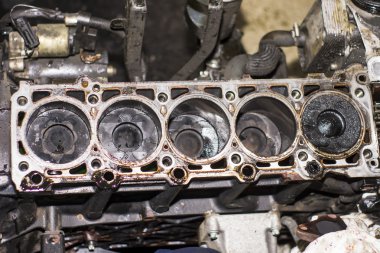 4 silindirli benzin motorunu aç