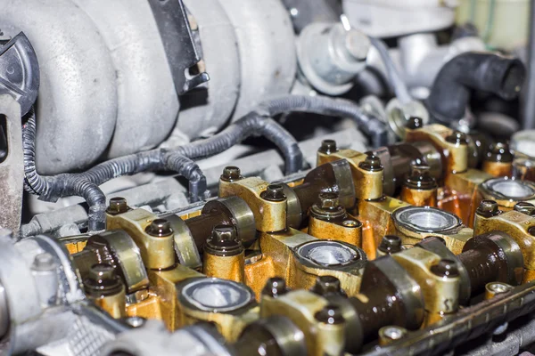 Cabeça de cilindro de um motor de automóvel — Fotografia de Stock