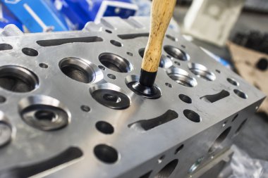 Bir dizel motoru yeni Silindir kapakları