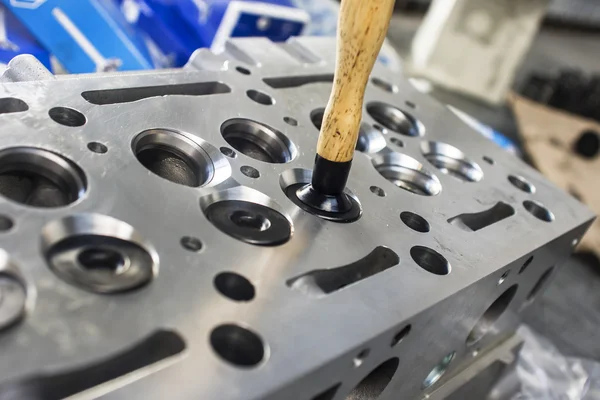 Bir dizel motoru yeni Silindir kapakları