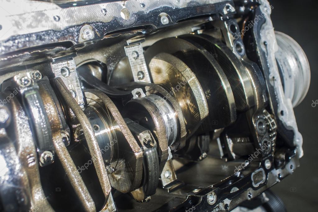 Open engine block and crankshaft in service garage — Stock Photo