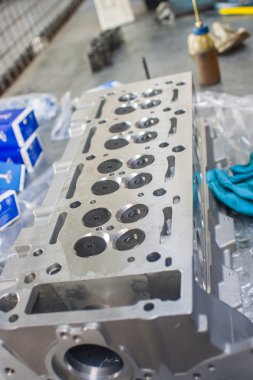 Bir dizel motoru yeni Silindir kapakları