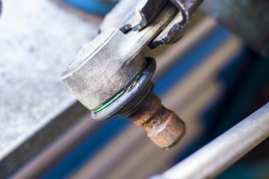 Eski araba parçaları, kullanılamaz