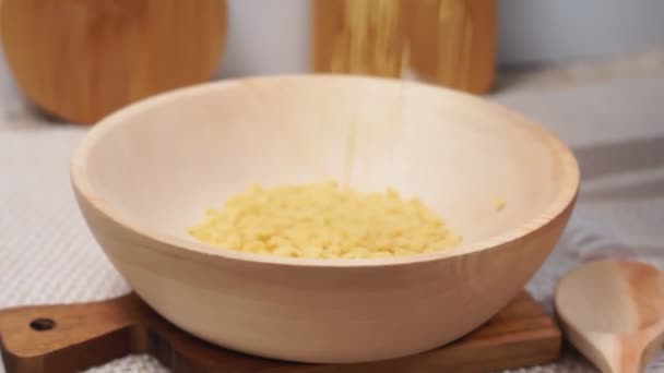 Pastastellina stjärnor och ingredienser på bordet. Ovanifrån. livsmedelsbakgrund — Stockvideo