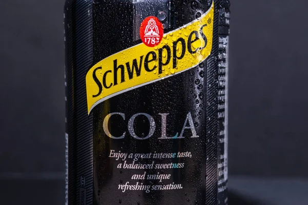 Tyumen Russia November 2020 Can Schweppes Cola Water Drops Popular — Stock Photo, Image