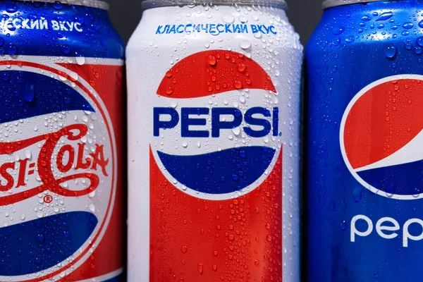 Tyumen Rússia Novembro 2020 Diferentes Tipos Can Pepsi Bebem Close — Fotografia de Stock