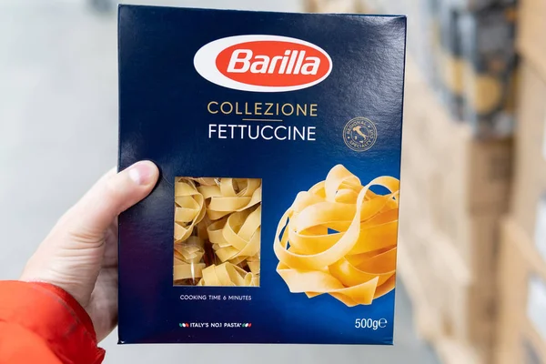 Tyumen Russia November 2020 Barilla Fettuccine Buying Pasta Hypermarket — Stock Photo, Image