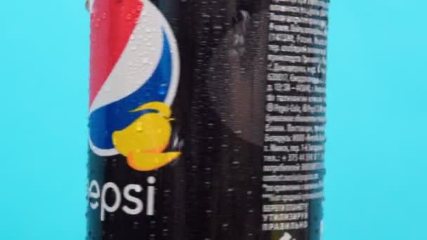 Tyumen Russia December 2020 Pepsi Mango Κονσέρβα Σταγόνες Νερού Ένα — Αρχείο Βίντεο