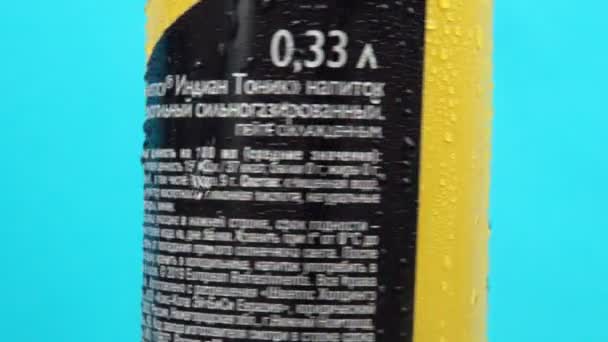 Tyumen Rusia Diciembre 2020 Logo Amarillo Lata Agua Tónica Schweppes — Vídeos de Stock