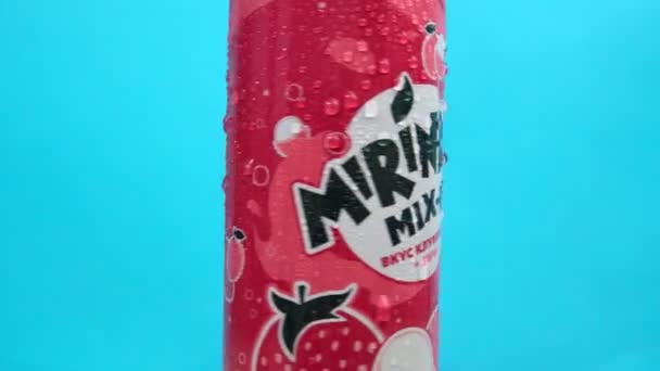 Tyumen Rusland December 2020 Mirinda Mix Met Aardbeien Lychee Smaak — Stockvideo