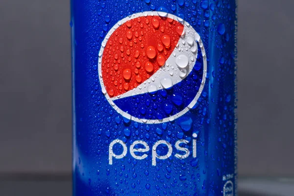 Tyumen Rússia Novembro 2020 Lata Logotipo Pepsi Refrigerante Carbonatado Produzido — Fotografia de Stock