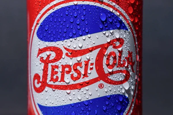 Tyumen Rosja Listopada 2020 Logo Pepsi Kroplami Wody Gazowane Napoje — Zdjęcie stockowe