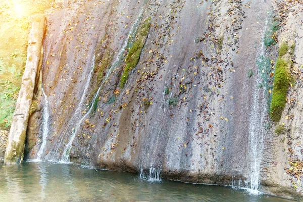 Νερό Ρέει Πέφτει Κάτω Στον Καταρράκτη Χώρος Φόντου Της Φύσης — Φωτογραφία Αρχείου