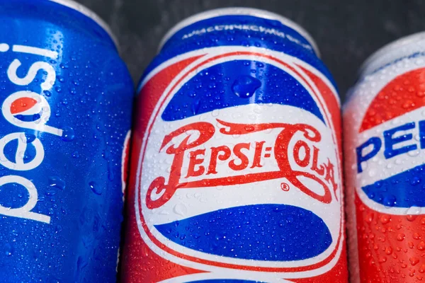 Tyumen Rússia Novembro 2020 Logotipo Pepsi Cola Perto Refrigerante Carbonatado — Fotografia de Stock