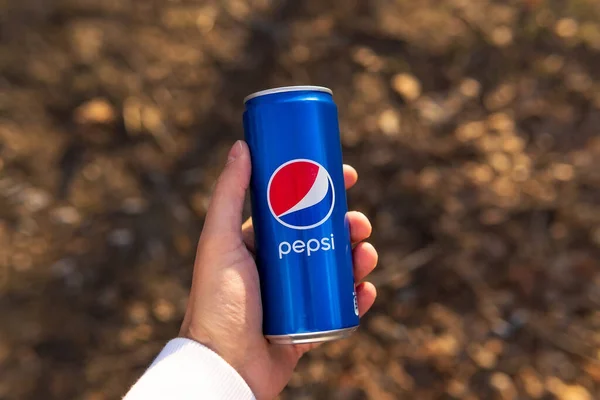 Tyumen Rússia Abril 2021 Pepsi Bebe Lata Pepsi Refrigerante Carbonatado — Fotografia de Stock
