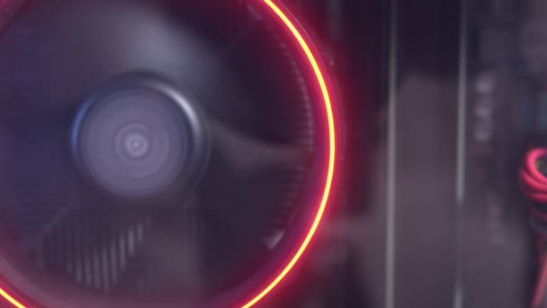 Masaüstü bilgisayar oyunu ve soğutma fan işlemcisi çok renkli LED RGB ile. teknoloji arkaplanı — Stok video