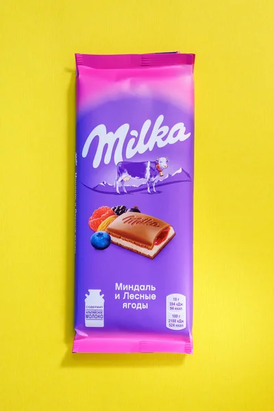 Tyumen Russia April 2021 Milka Chocolate Almonds Wild Berries Milka — Stock fotografie