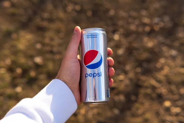 Tyumen Rússia Abril 2021 Pepsi Bebe Lata Pepsi Refrigerante Carbonatado — Fotografia de Stock