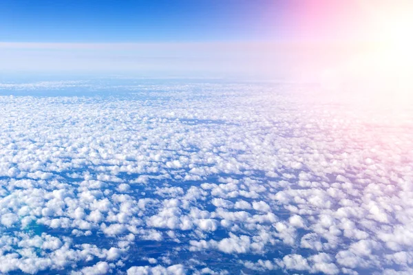 Wolken Himmel Hintergrund Mit Weißen Volumetrischen Schäumenden Wolken Blauen Himmel — Stockfoto