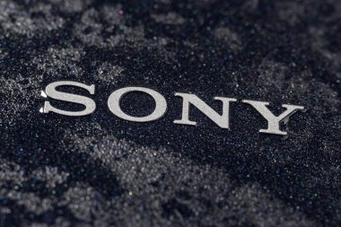 Tyumen, Rusya-25 Mayıs 2021 Sony logosu. Sony, merkezi Minato, Tokyo, Japonya 'da bulunan bir Japon şirketidir.