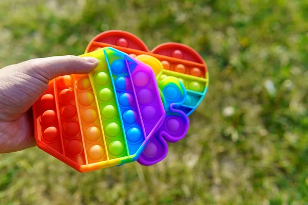 Brinquedos Sensoriais Stress Coloridos Empurram Fundo Verão Embaçado — Fotografia de Stock