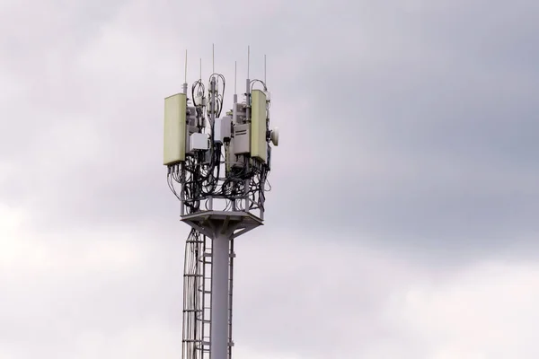 Telecomunicações Torre Celular Antena Torre Rádio Com Foco Seletivo — Fotografia de Stock