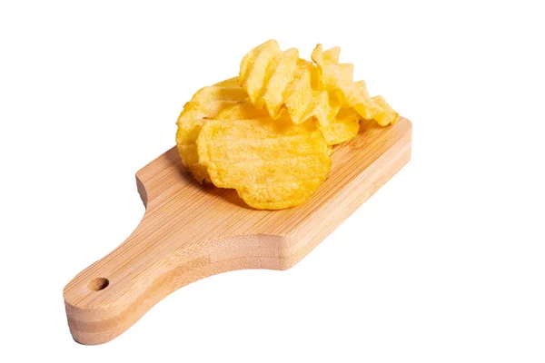 Korrugerade Chips Isolerade Vit Bakgrund Vågiga Potatischips Krispigt Mellanmål Närbild — Stockfoto