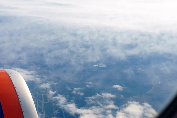 Voo Avião Ver Vista Nuvens Pôr Sol Asa Avião Viagem — Fotografia de Stock