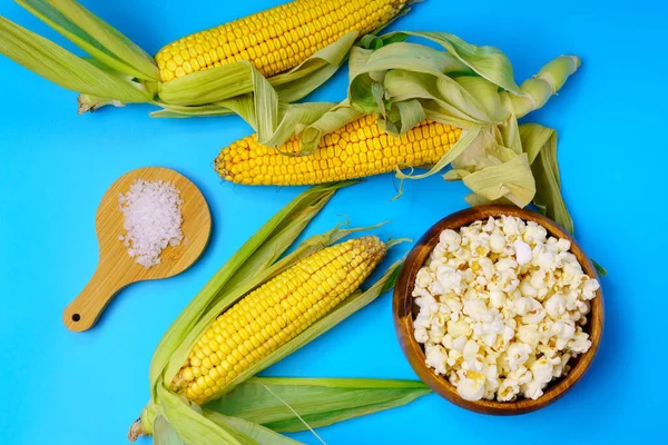 Prepared Salted Popcorn Corn Cobs Top View Flat Lay — Stock Photo, Image