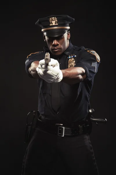 Goed uitziende politieagent — Stockfoto