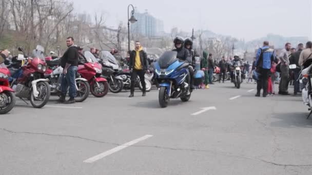 Vladivostok Territorio Primorsky Rusia Abril 2021 Apertura Temporada Motociclistas Terraplén — Vídeo de stock