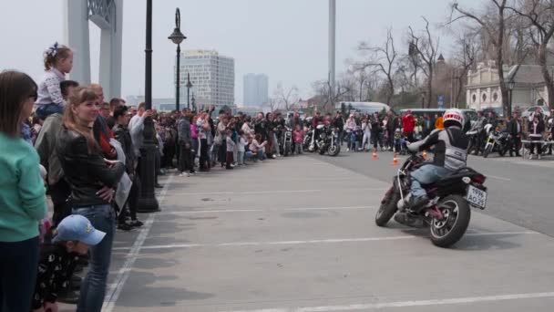 Vladivostok Primorsky Territory Russia April 2021 Motorcyclist Shows Crowd Spectators — Stok Video