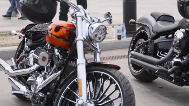 Vladivostok Primorsky Territory Russia Aprile 2021 Sono Motociclette Parcheggiate Persone — Video Stock