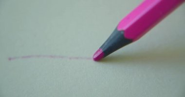 Grafik Mor Renkli Kalem Beyaz Arkaplan Kağıdı üzerine Düz Çizgi, Sanatçı İçin Özel Kağıt, Makro Vuruş. Erkek çizgileri. Kavram Çizimi, Sanat