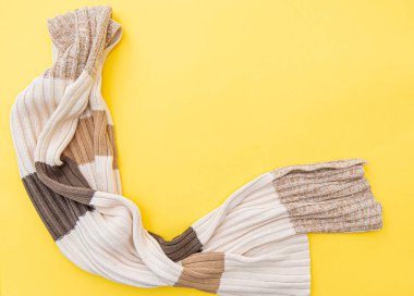 Kış eşarplı moda kompozisyonu, metin için alanı olan düzen, düz yatay resim